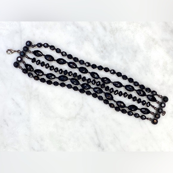 Glamorous cuff of multiple strings of black beads - Picture 2 of 8